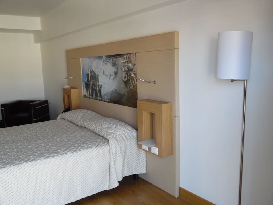 Zweckmäßig und Geschmackvoll, 42 TV mit Sky Catania International Airport Hotel
