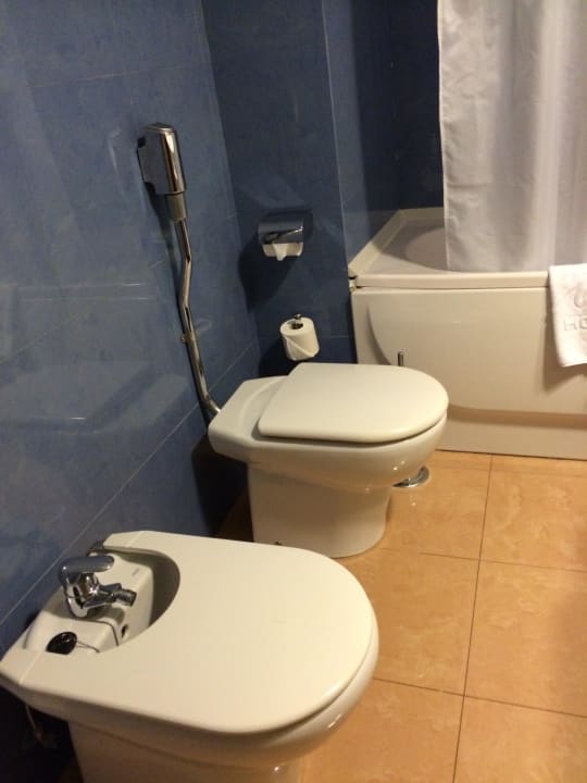 Badezimmer mit Toilette und Bidet MUR Hotel Faro Jandia & Spa Fuerteventura