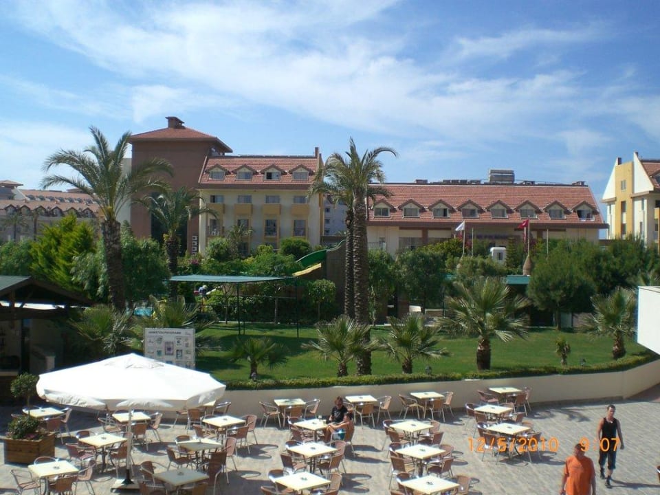 Poolbar Side Breeze Hotel