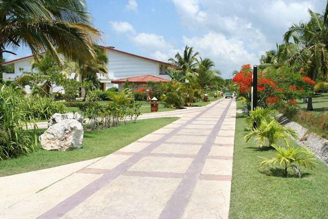 Schienen entlang der Wege Hotel Playa Pesquero