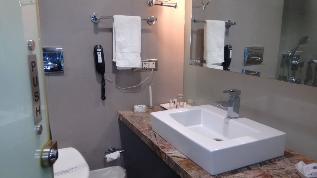 Bathroom Hotel Comfort Inn Sunset