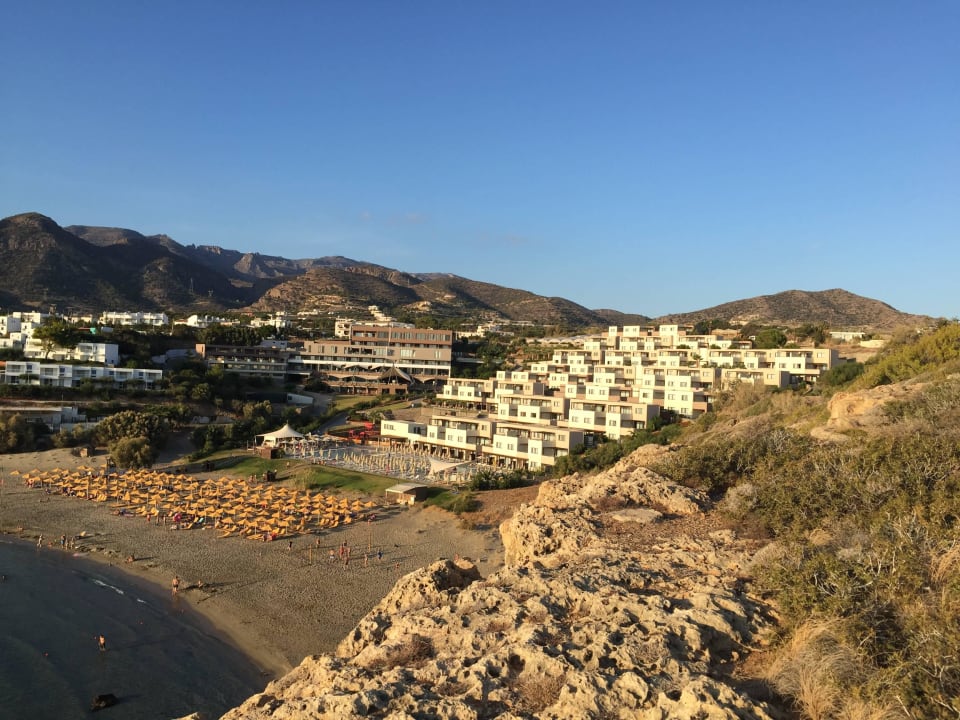 Blick aufs Hotel von der Bucht Atlantica Mikri Poli Crete