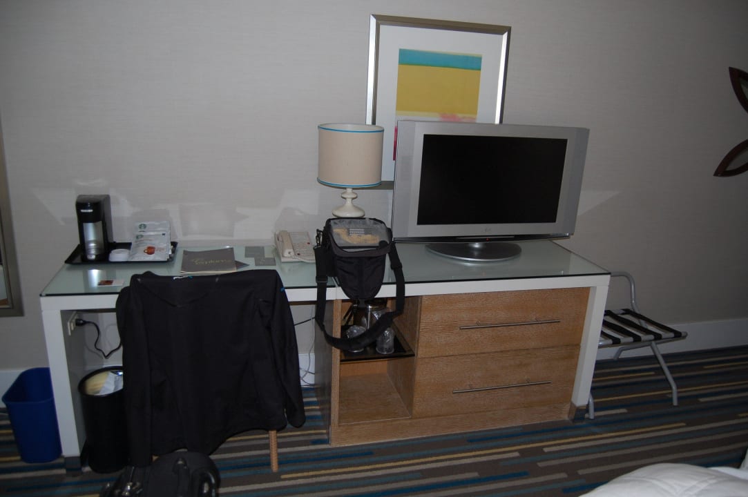 Flatscreen, Kaffeemaschine, Tisch Hotel Riu Plaza Fisherman’s Wharf