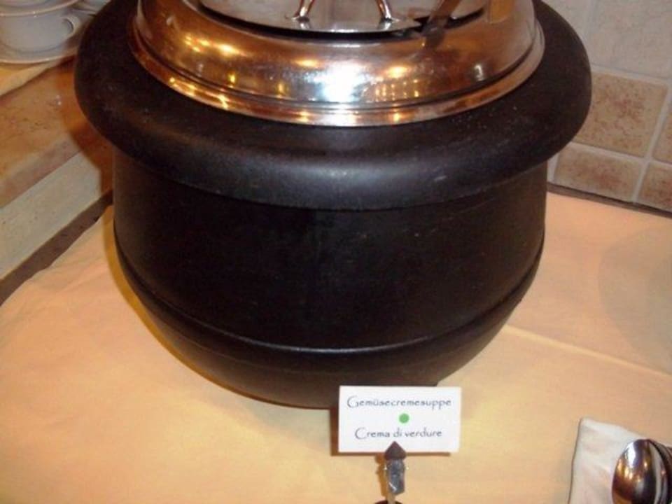 Vitales Mittagsbüffet - Gemüsecremsuppe Alphotel Tyrol