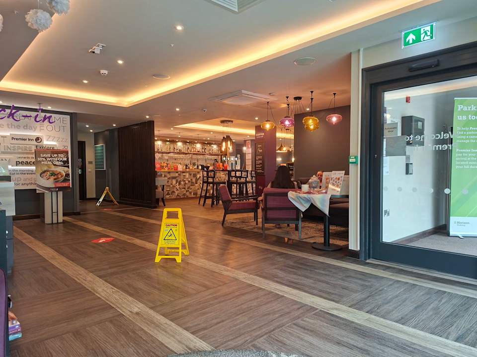 Lobby Premier Inn Uckfield