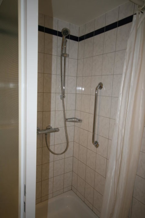 Dusche Holiday Inn Express Berlin City Center