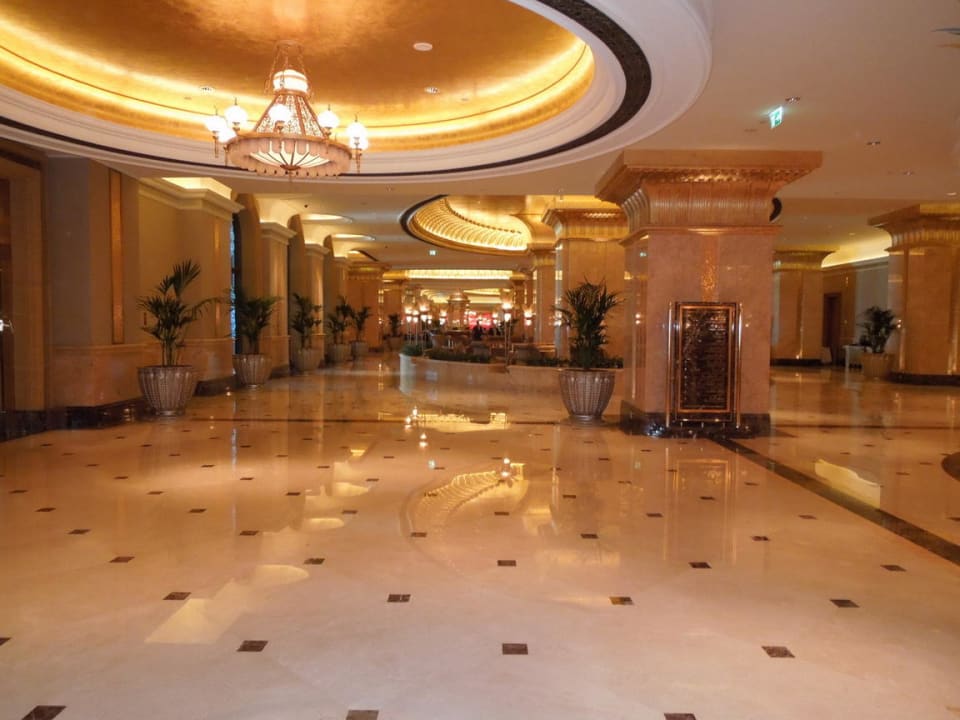 Flur mit Golddecken Emirates Palace Mandarin Oriental