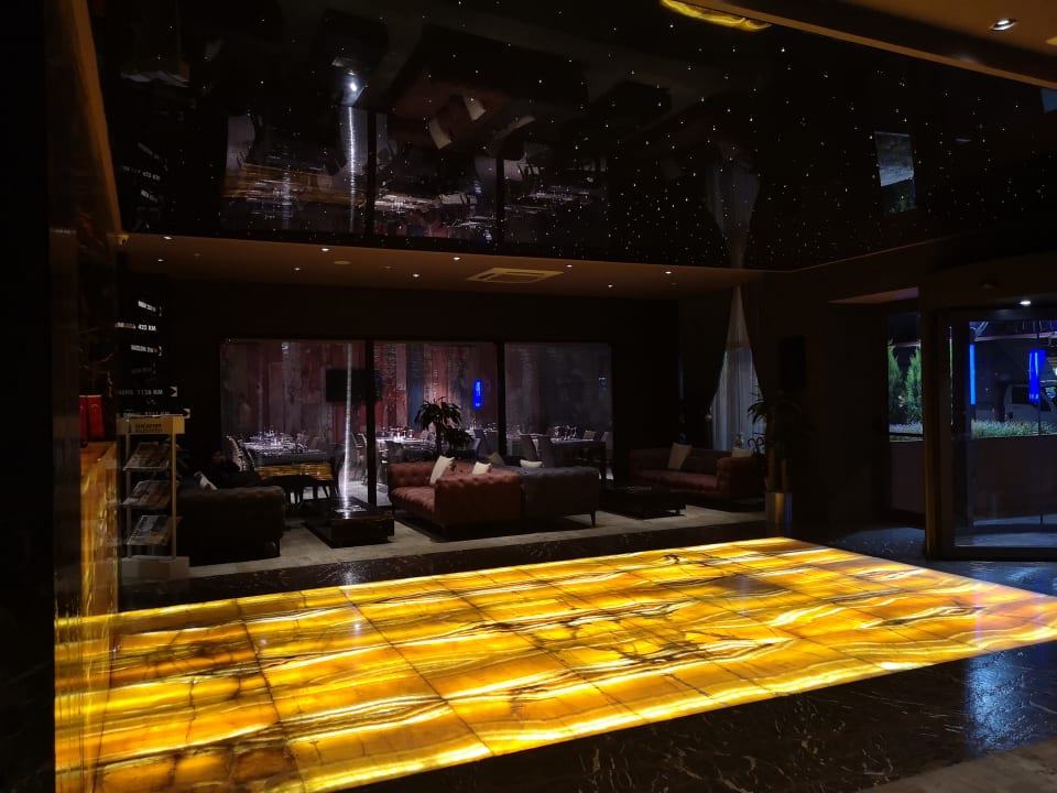 Lobby Tryp by Wyndham Istanbul Sancaktepe