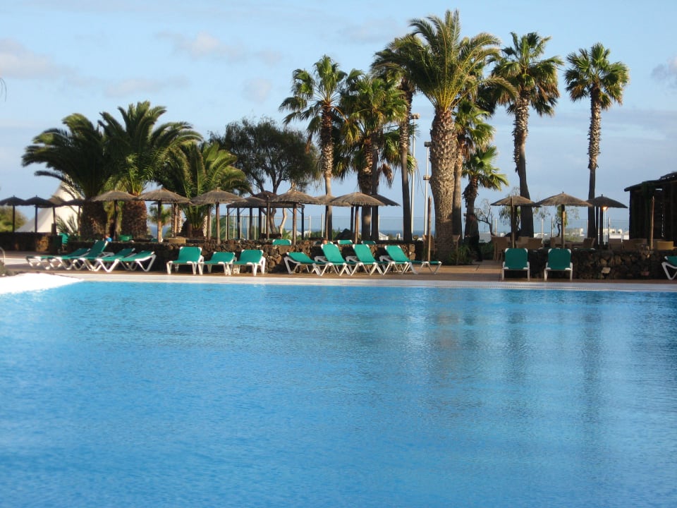 Entspannter Pool Beatriz Costa & Spa