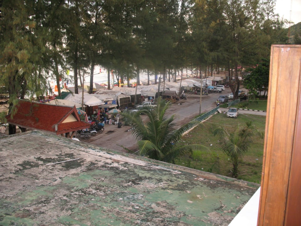 Vom Balkon nach rechts Sunprime Kamala Beach
