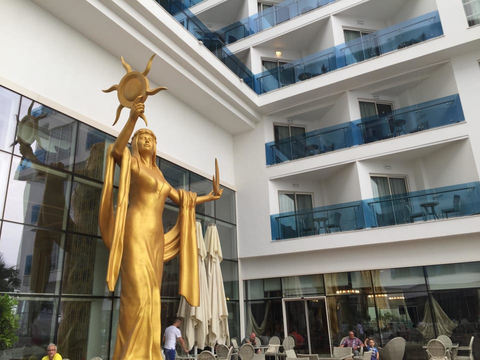 Statue Azura Deluxe Resort & Spa Hotel