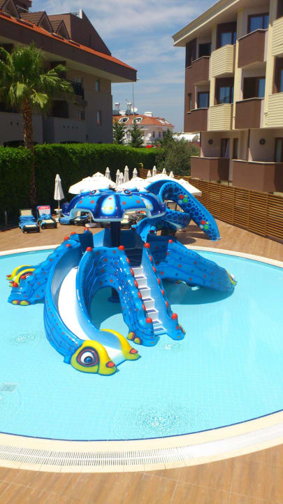 Kinderpool Hane Family Resort