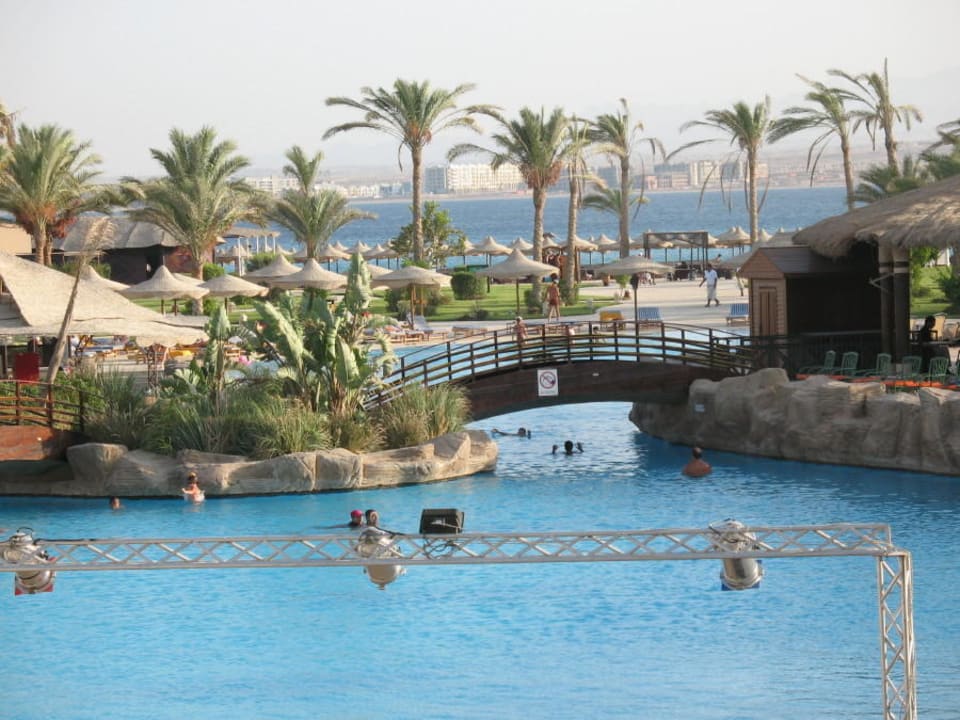Pool and the see behind Pyramisa Beach Resort Sahl Hasheesh