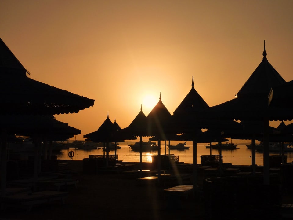 Sonnenaufgang am Strand The Grand Hotel Hurghada