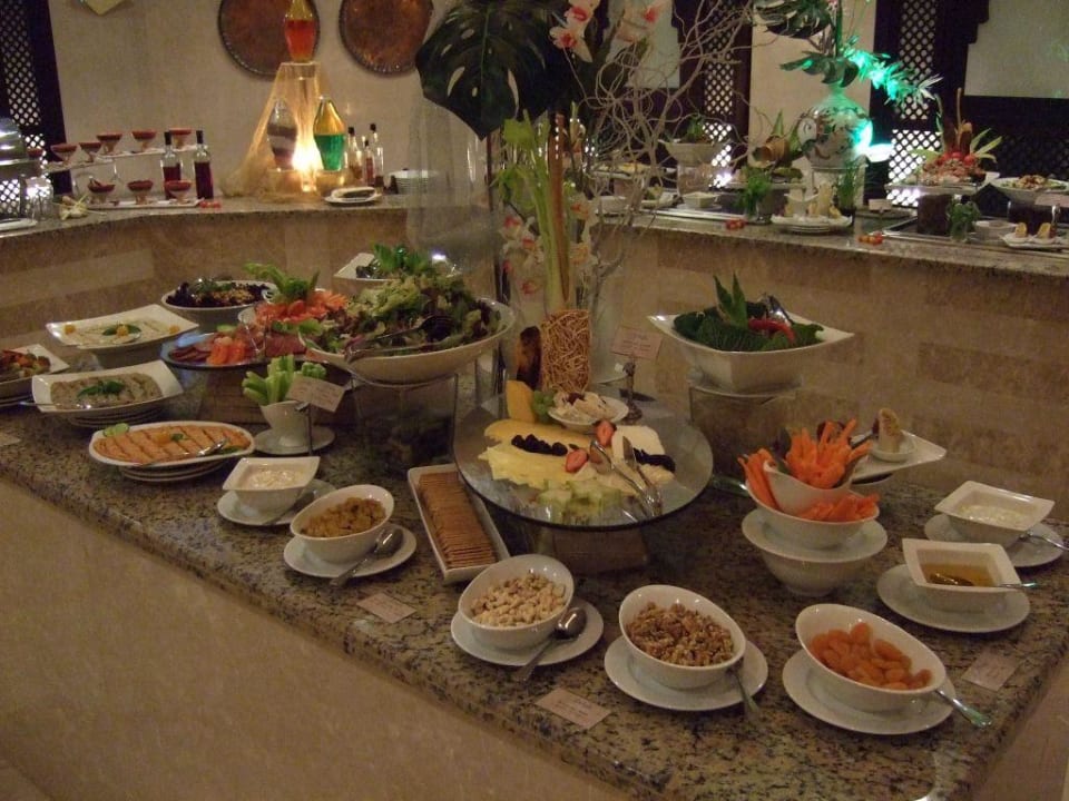 Buffet Miramar Al Aqah Beach Resort