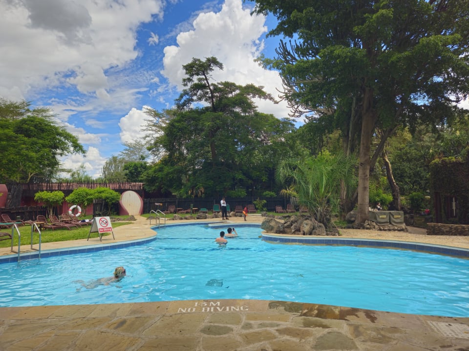 Pool Amboseli Serena Safari Lodge