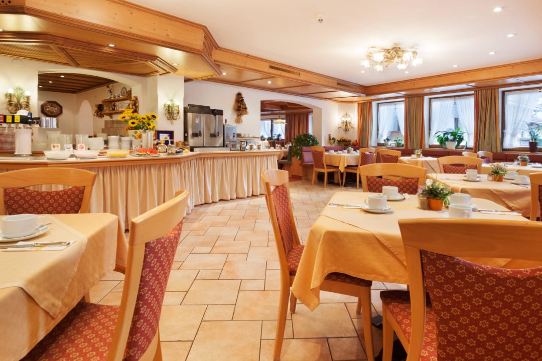 Speisesaal und Frühstücksbereich 2 Hotel Pinzger Tux