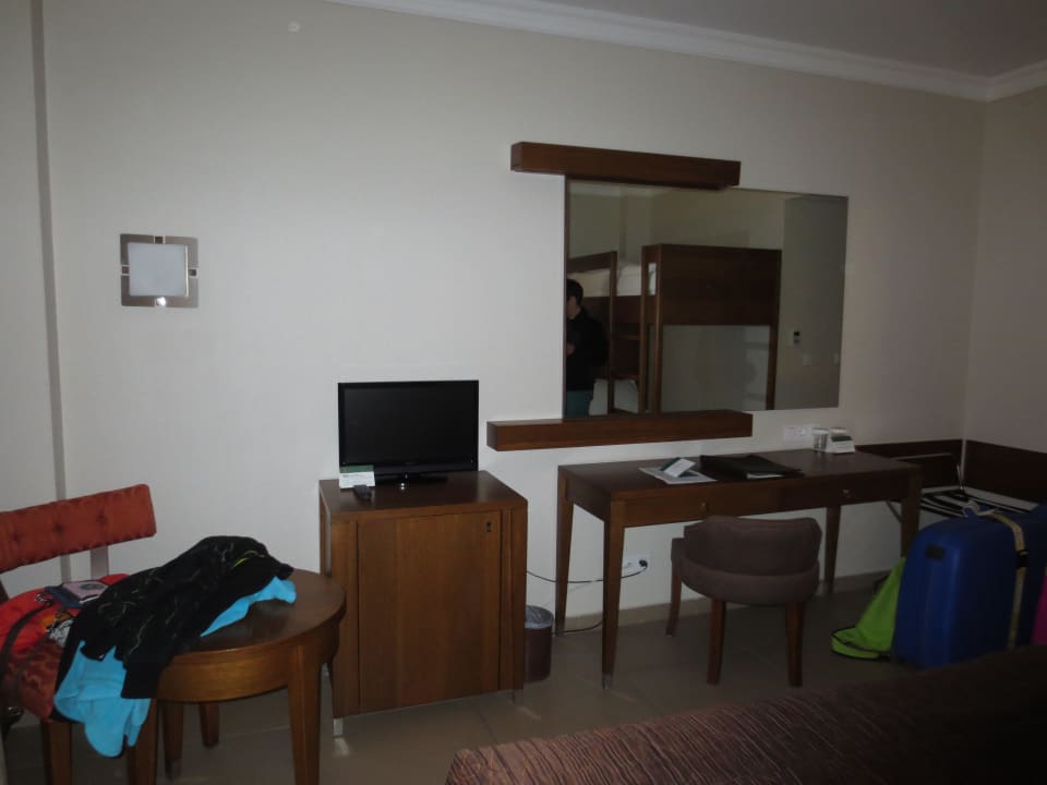 Minibar - wie haben etwas umgeräumt Sunis Elita Beach Resort & Spa