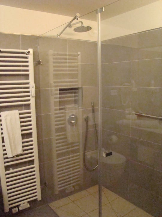 Zimmer mit großen Bad Alpenresidenz Buchenhöhe