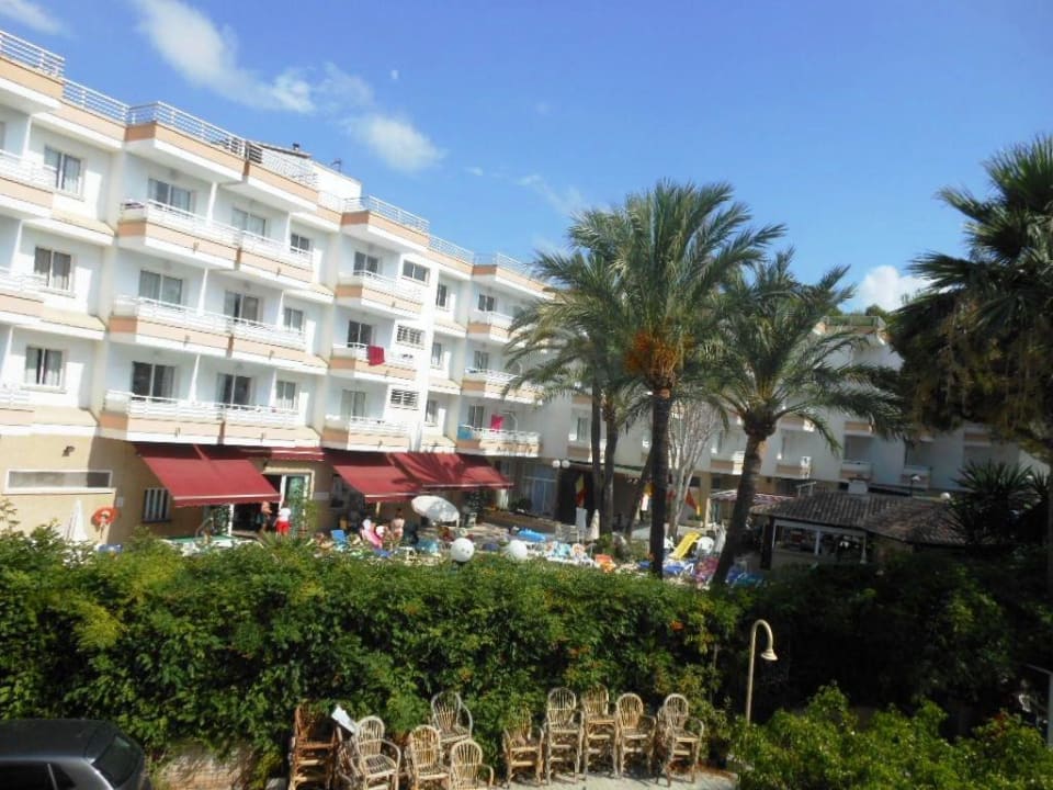 Blick auf Pool und Terrasse HSM Lago Park