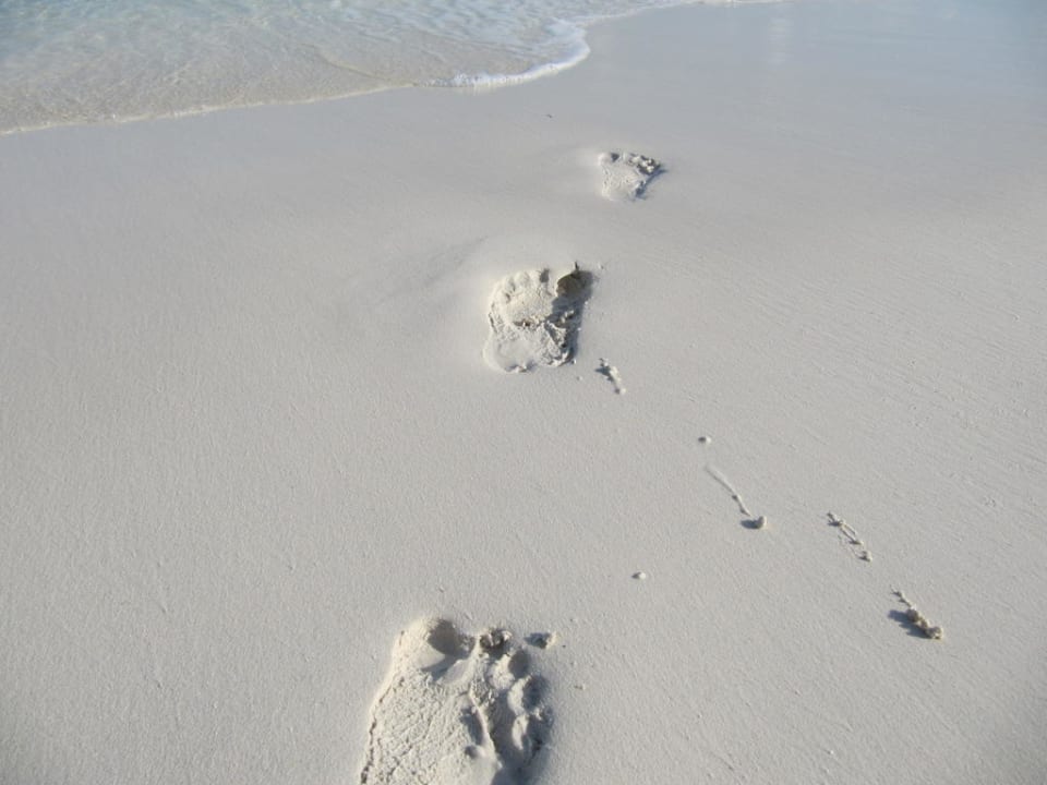 Spuren im Sand Kuredu Island Resort & Spa