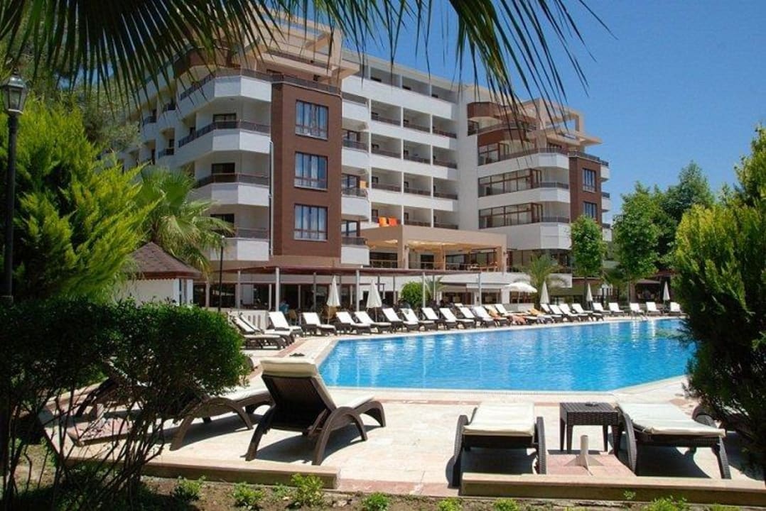 Poolanlage Hotel Alara Kum