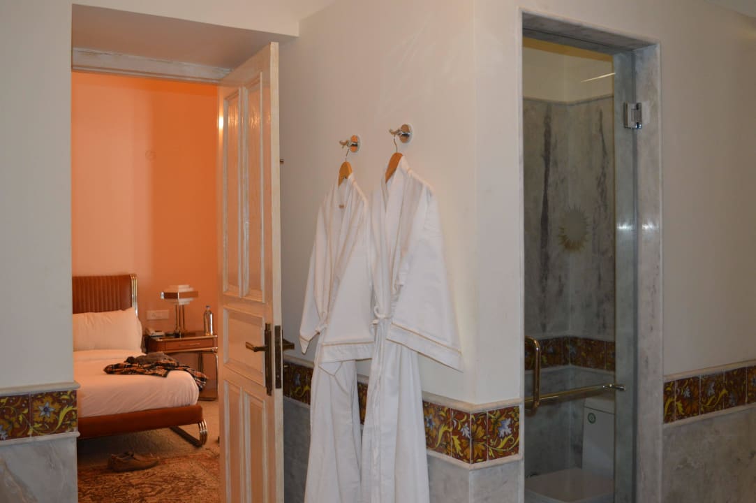 Zimmer / Bad Hotel Raj Niwas Palace