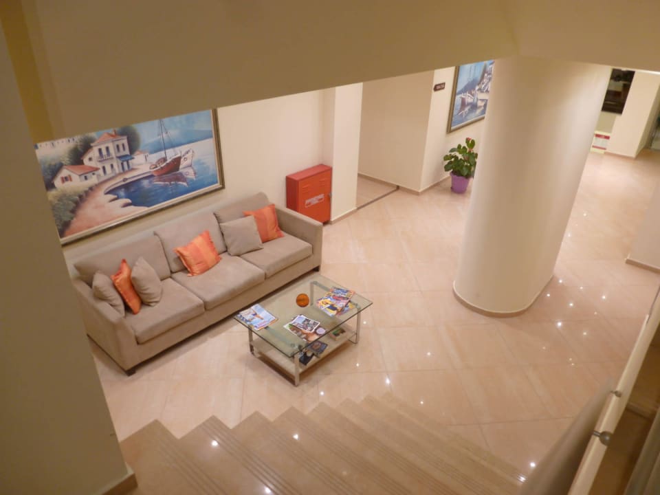 Sitzecke im Flur Hotel Corissia Princess