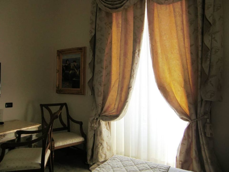 Eindrucksvoll geraffte Vorhänge Grand Hotel Di Lecce
