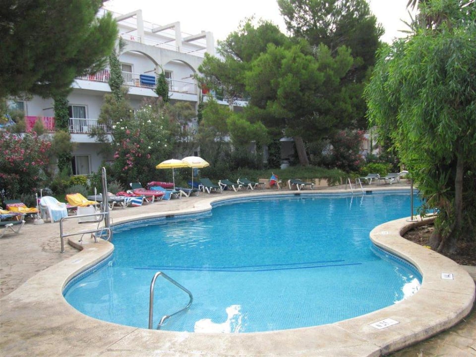 Pool gegen 09.45 Uhr Aparthotel Houm Plaza Son Rigo