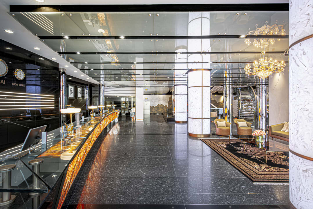 Lobby Golden Sands Hotel Creek