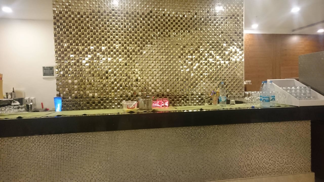 Bar im Hauptrestaurant Glamour Resort & Spa