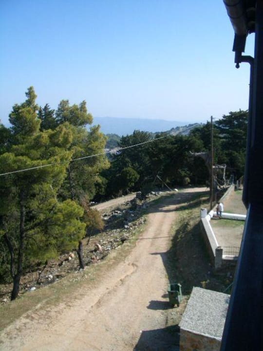 Straße hinter dem Haus Hotel Elafos