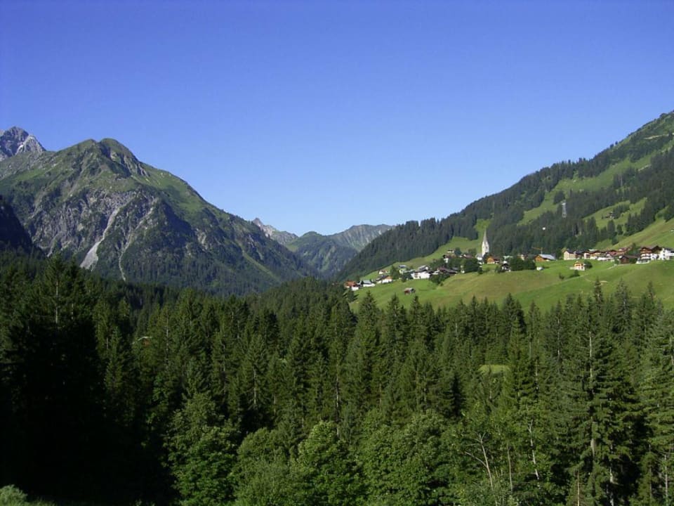 Ausblick vom Zimmer auf Mittelberg IFA Alpenhof Wildental Kleinwalsertal