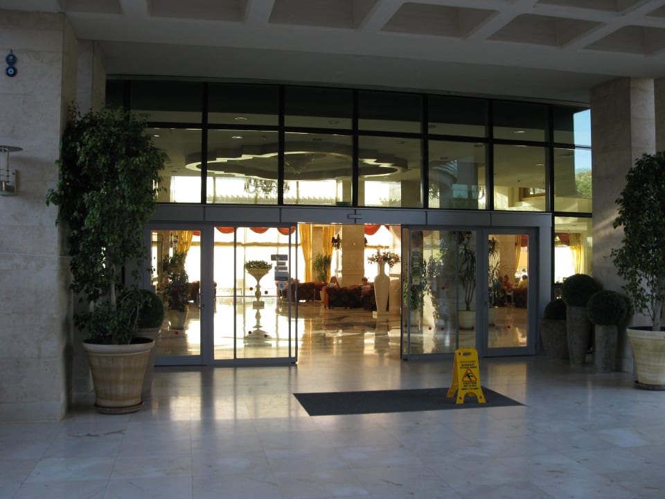Eingang zum Hotel Alaiye Resort & Spa