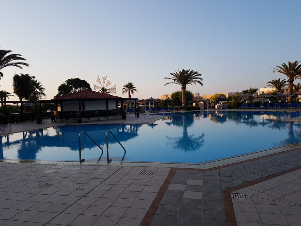 Pool Anissa Beach & Village