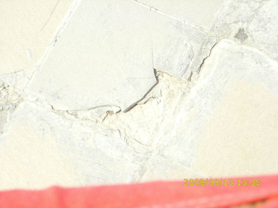 Defekte Fliesen um den Pool Hotel Ambiente Palace