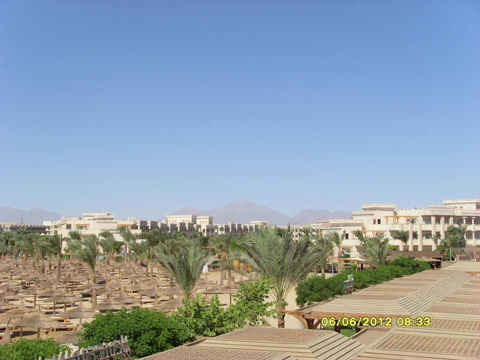 Blick auf das Nachbarhotel Beach Albatros Resort