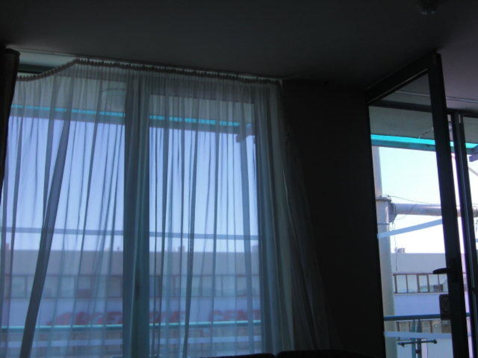 Abgerissene Gardinen Hotel Diamond