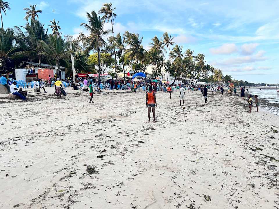 Strand Travellers Beach Hotel & Club