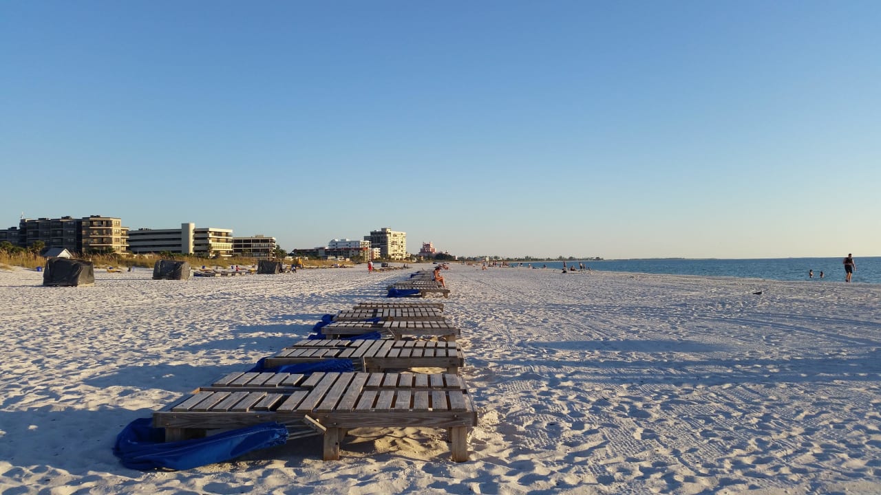 Breiter Sandstrand Hotel Dolphin Beach Resort