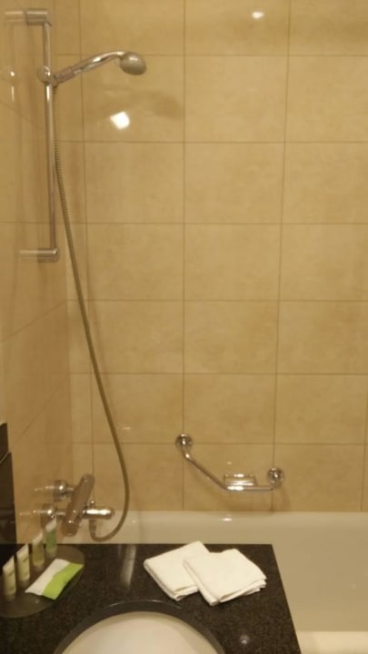 Łazienka Hotel Courtyard by Marriott Warsaw Airport