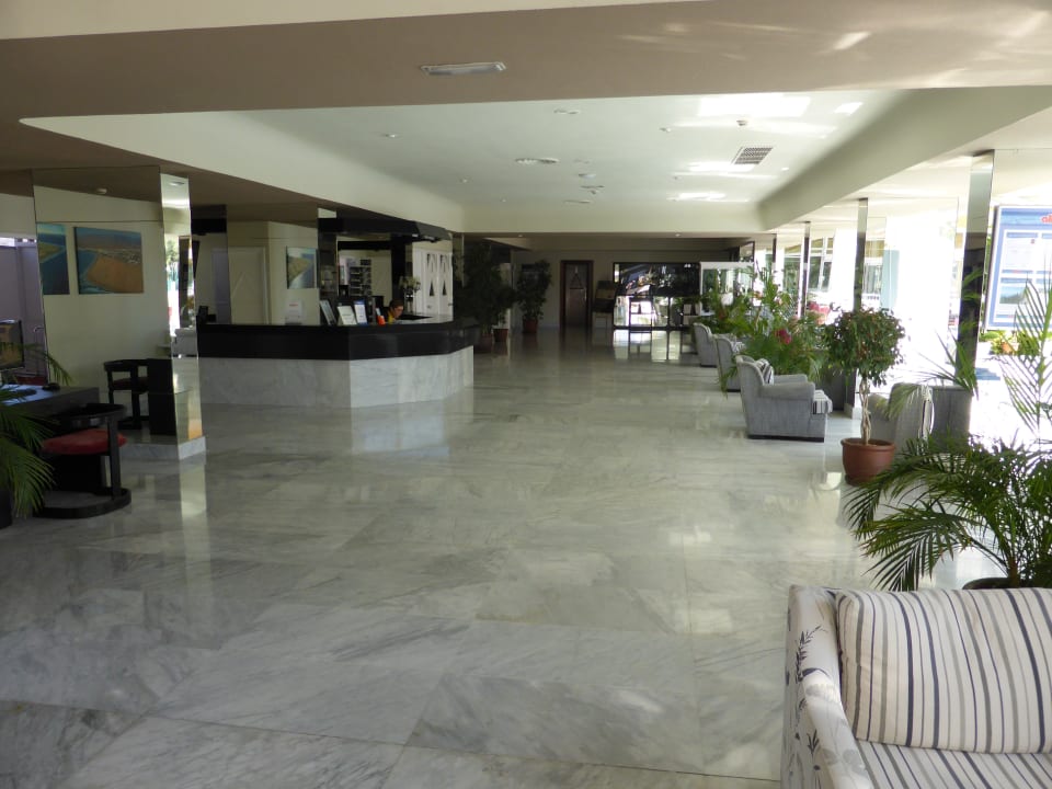 Reception allsun Hotel Lucana