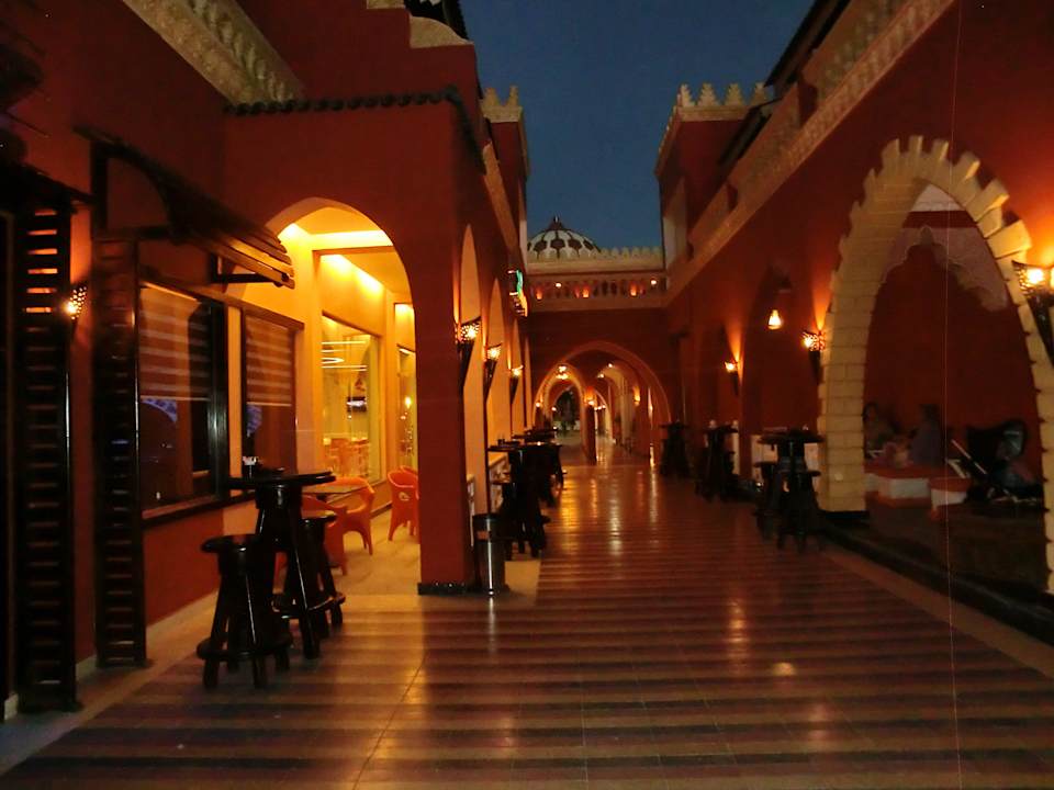 Центральная улица Pickalbatros Alf Leila Wa Leila Resort - Neverland Hurghada