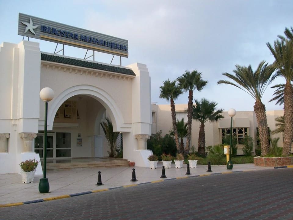 Eingang Iberostar Waves Mehari Djerba