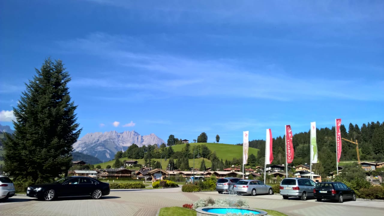 Parkplatz Blickrichtung Wilder Kaiser Lisi Family Hotel Reith bei Kitzbühel