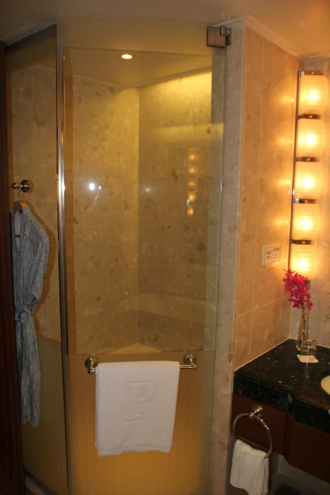 Dusche Hotel The Peninsula Bangkok