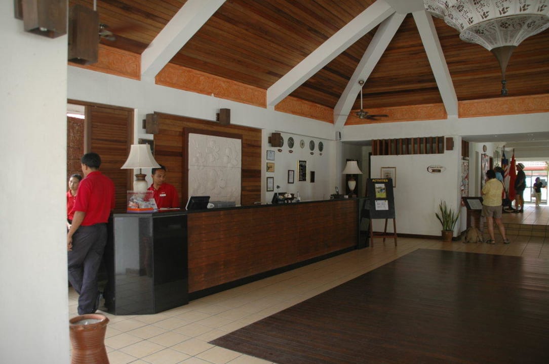Empfangsbereich in der Lobby Hotel Frangipani Langkawi Resort