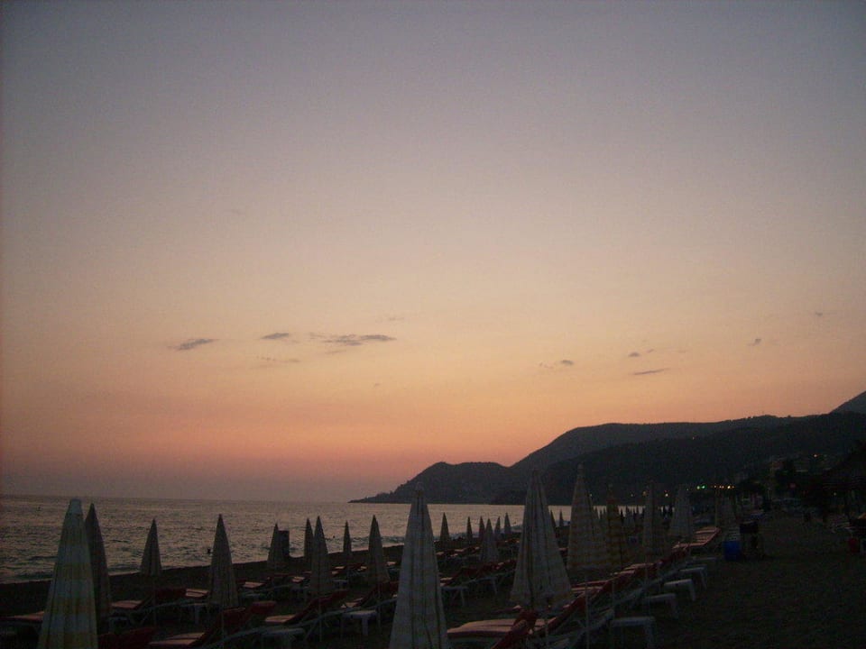 Blick am Strand beim Sonnenuntergang Kleopatra Celine Hotel
