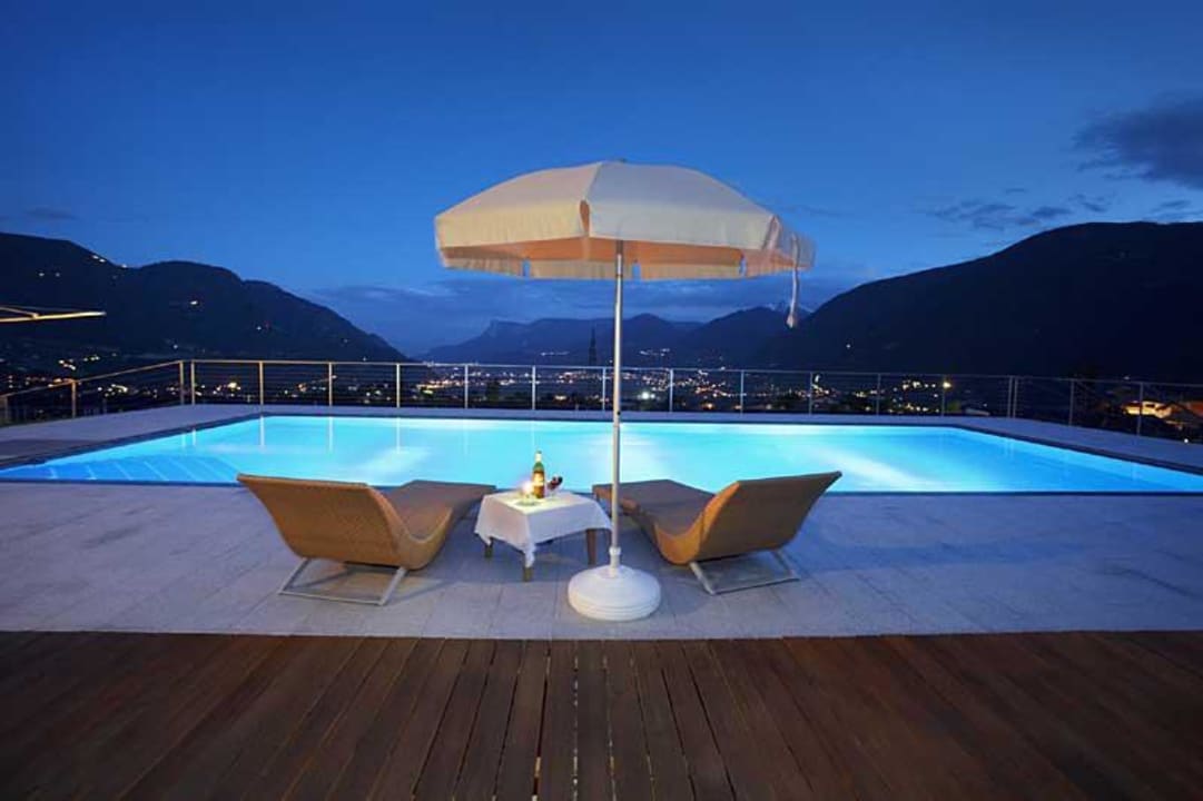 Schwimmbad bei Nacht Residence Beatenhof